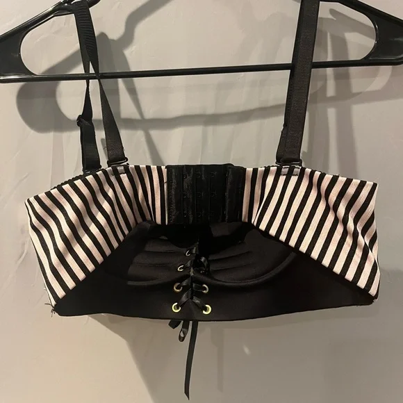 Elegant Black and Cream Striped Women's Bra - Picture 3 of 4